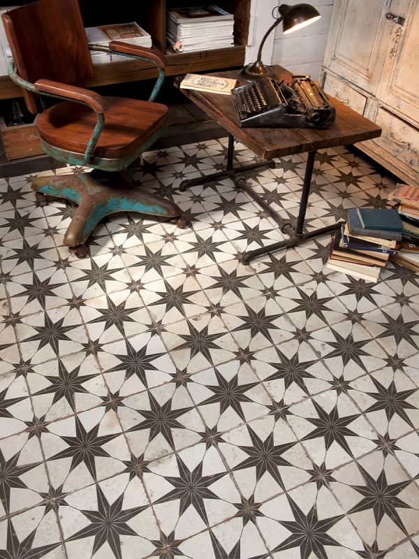 Estrella Black Star Pattern Tile - 450x450x9.5mm
